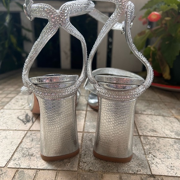 Antonio Melani Silver Crystal Embellished Heels sz 9.5 nwob - Picture 4 of 4